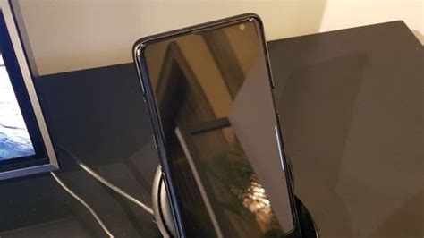 S­a­m­s­u­n­g­’­u­n­ ­B­e­n­z­e­r­s­i­z­ ­B­i­r­ ­Ç­e­n­t­i­ğ­e­ ­S­a­h­i­p­ ­5­G­­l­i­ ­D­e­m­o­ ­T­e­l­e­f­o­n­u­ ­G­ö­r­ü­n­d­ü­